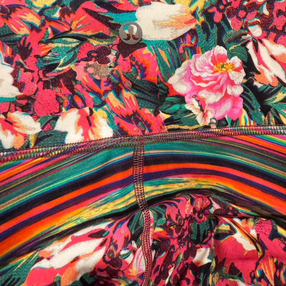 Lululemon floral leggings size 8 psychedelic print pink flowers - Picture 4 of 4